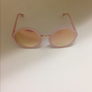 Women's oversized sunglasses